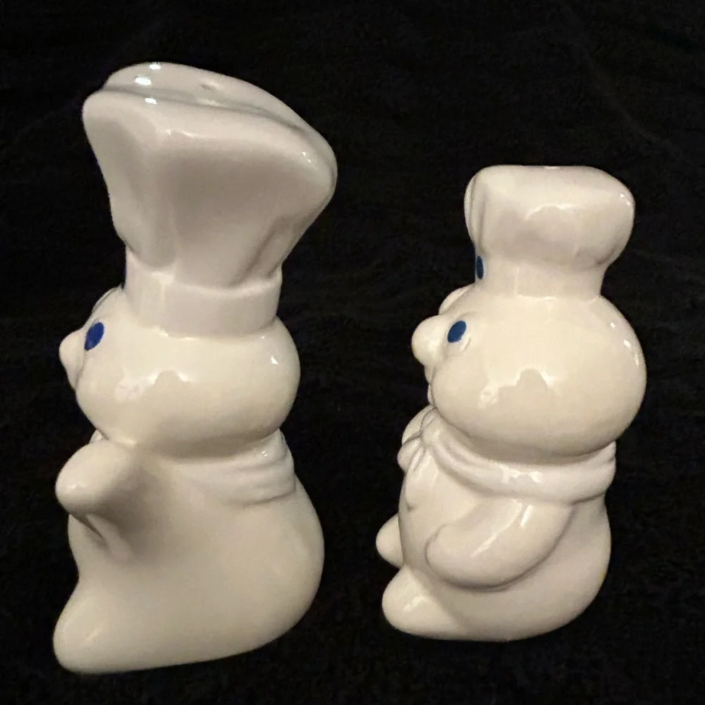 50%offw❤️ Vintage 1988 -1999 Pillsbury Salt and Pepper Shakers pantry p05